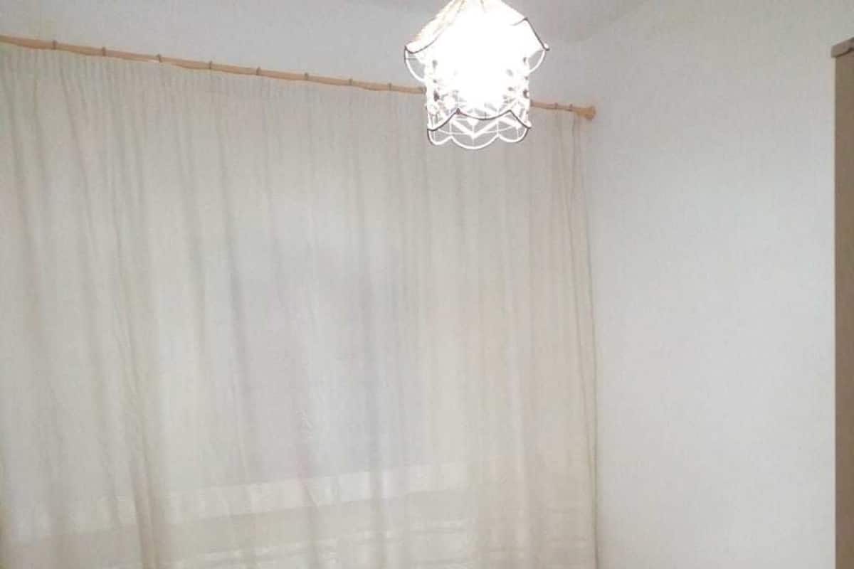 Escritorio, cortinas blackout, wifi gratis y ropa de cama 