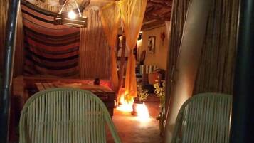 Se sirven desayunos, comidas, cenas y cocina local