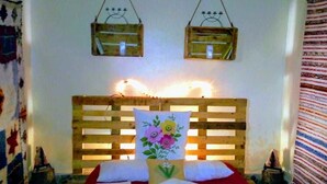 Comfort Double Room | Desk, blackout drapes, WiFi (free), bed sheets - Atlas Room (Midelt)