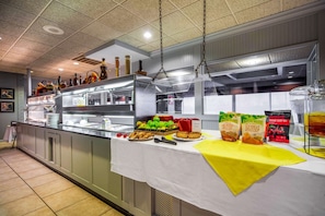 Restaurant - Suburban Studios I-80 Grand Island (Grand Island)