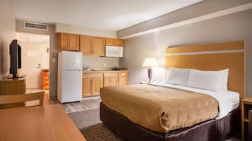 Suite, 1 Queen Bed, Non Smoking (Efficiency)