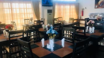 Breakfast, lunch, dinner served; local and international cuisine