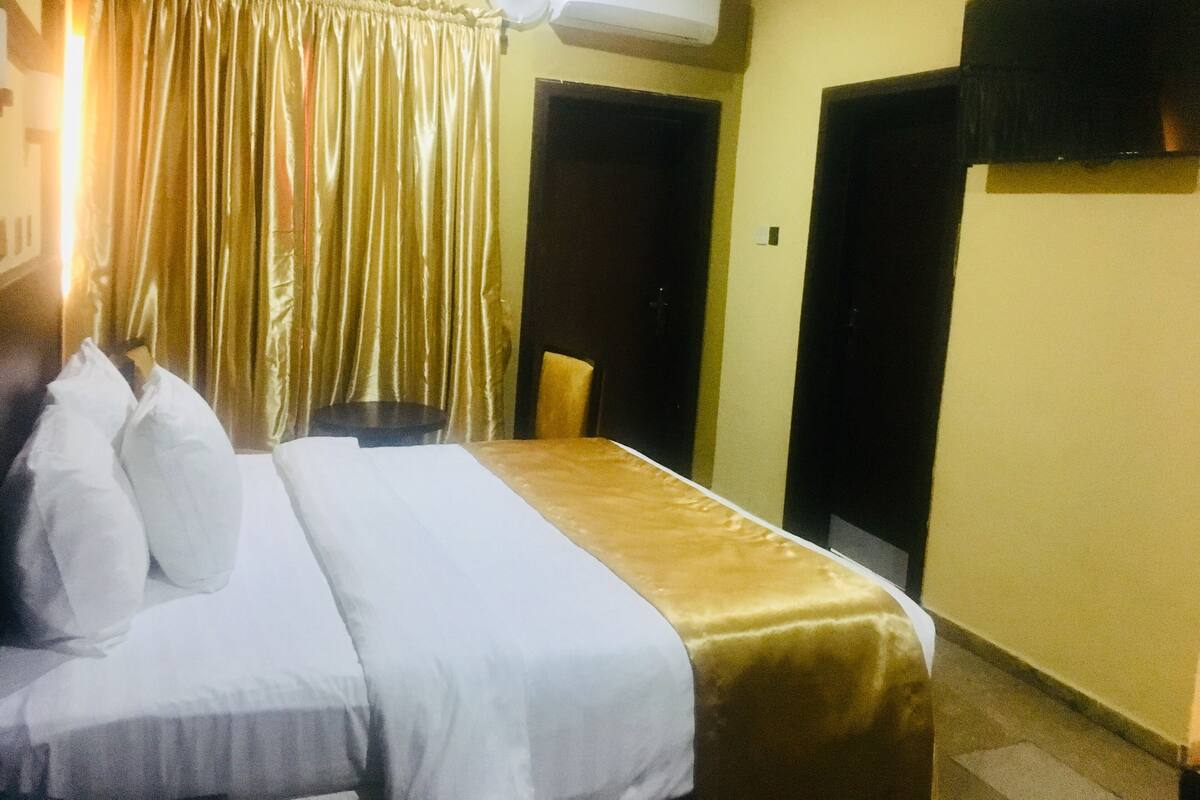 In-room safe, desk, laptop workspace, blackout curtains