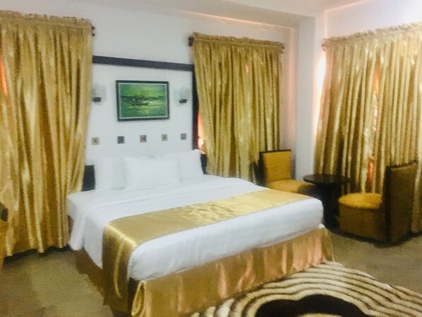 Deluxe Double Room | In-room safe, desk, laptop workspace, blackout drapes
