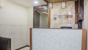 Reception - Hotel Oyster (Mumbai)
