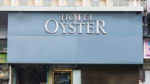 Front of property - Hotel Oyster (Mumbai)