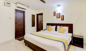 Standard Room | Desk, soundproofing, iron/ironing board, rollaway beds - Itsy Hotels Royal Monarch (Gorakhpur)