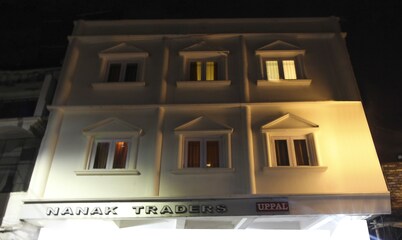 Itsy Hotels Royal Monarch