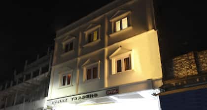 Itsy Hotels Royal Monarch