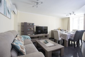 Huis, 3 slaapkamers | Woonruimte | Flatscreentelevisie