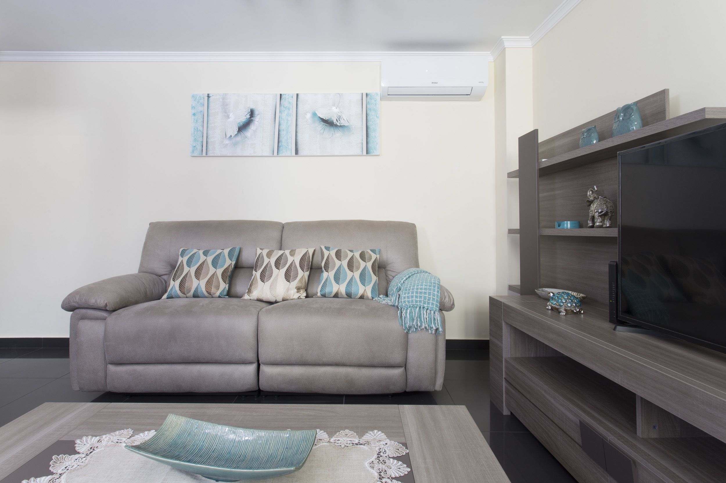 Casa, 3 habitaciones | Área de sala de estar | Televisión de pantalla plana 