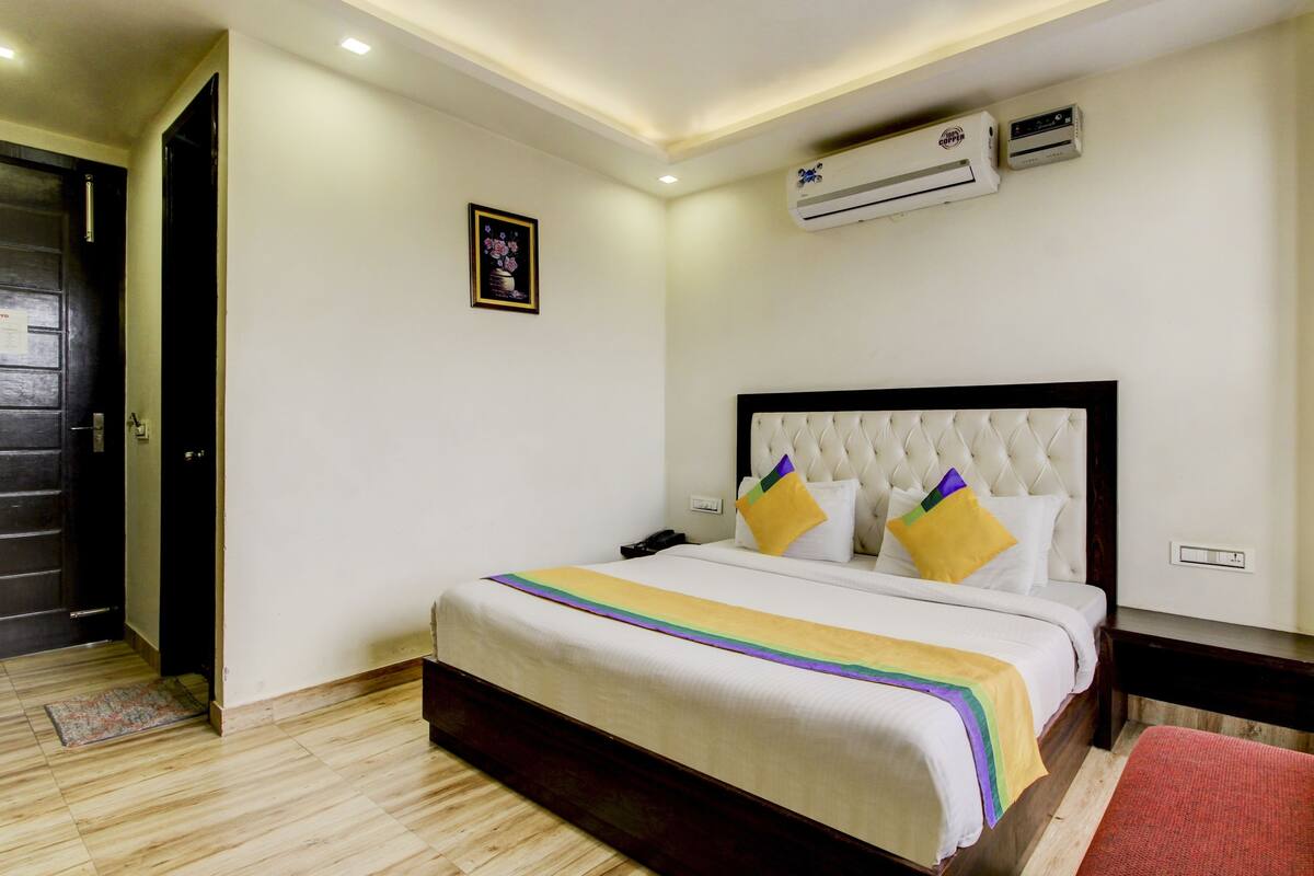 Deluxe Room | Iron/ironing board (on request), rollaway beds (surcharge), WiFi (free)