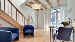 Comfort Double Room | Living area | Flat-screen TV - Pensionsieben Das andere Hotel (Loerrach)