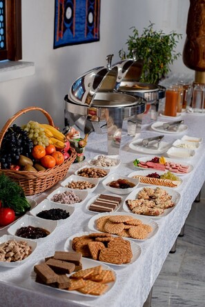 Café da manhã com buffet grátis todos os dias