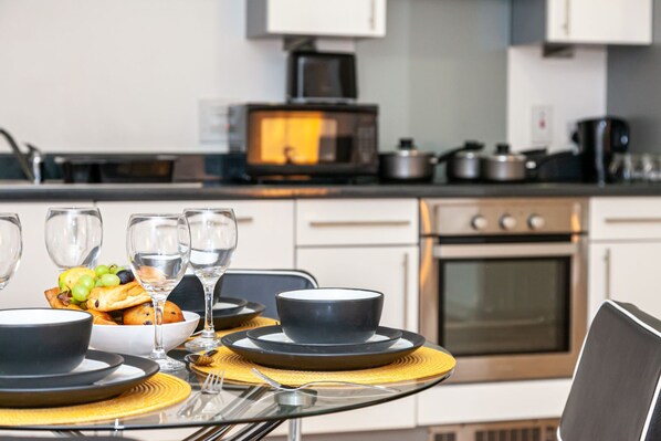 Exclusive Apartment | Private kitchen | Fridge, microwave, stovetop, electric kettle