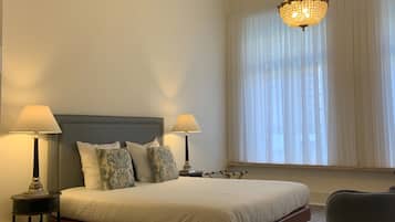 Junior Suite | 1 bedroom, premium bedding, minibar, desk