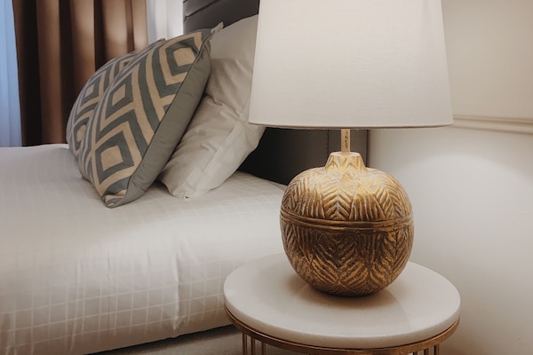 Family Room | 1 bilik tidur, peralatan tempat tidur premium, bar mini, meja