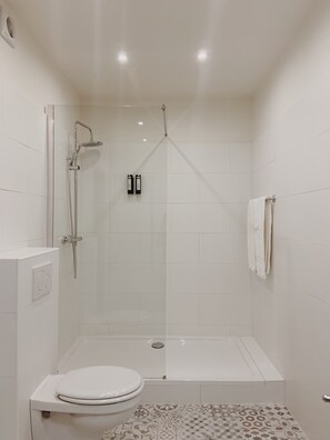 Junior Suite | Bathroom shower - La Lys Rooms & Suites (Ghent)