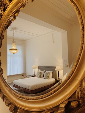 Junior Suite | Premium bedding, minibar, desk, laptop workspace - La Lys Rooms & Suites (Ghent)