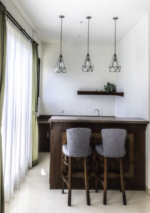 Vila, 3 quartos, piscina particular | Cozinha americana privada | Geladeira, cooktop, talheres/pratos/utensílios de cozinha