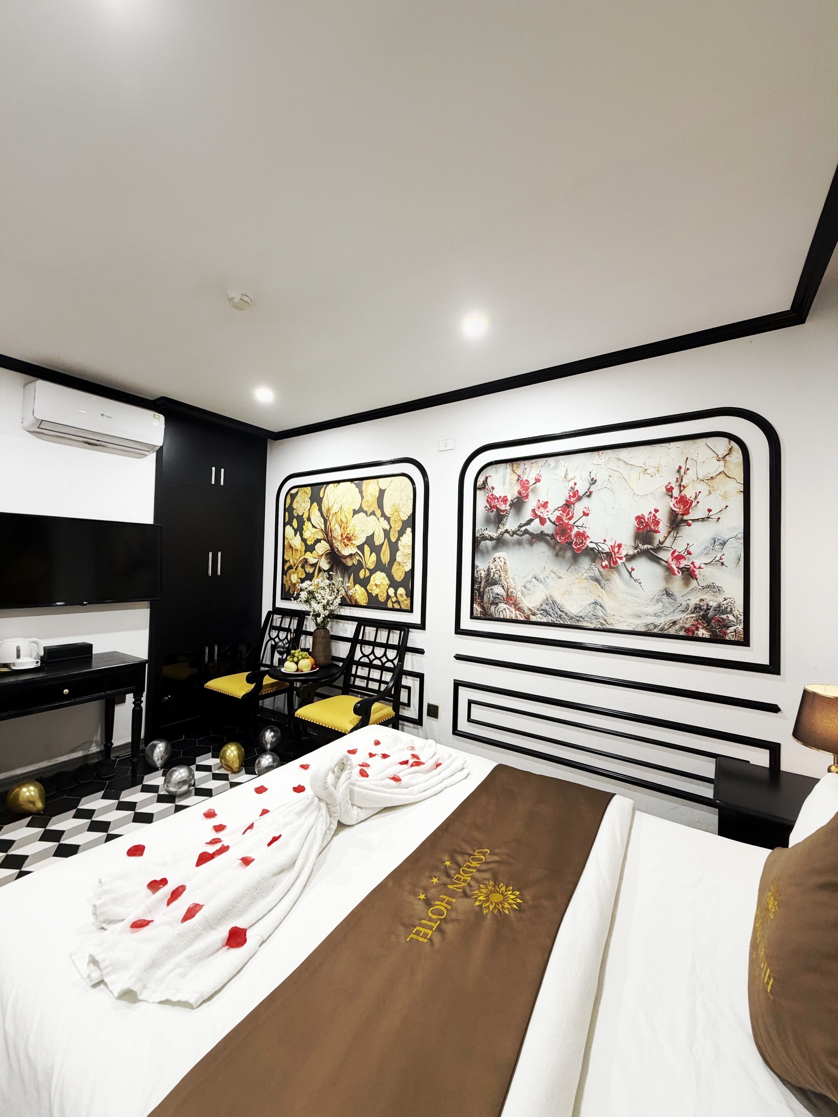 Superior Double Room | Minibar, desk, soundproofing, iron/ironing board