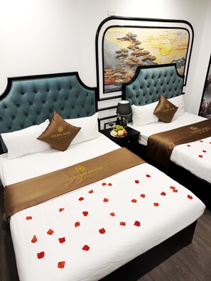 Deluxe Double Room | Minibar, desk, soundproofing, iron/ironing board