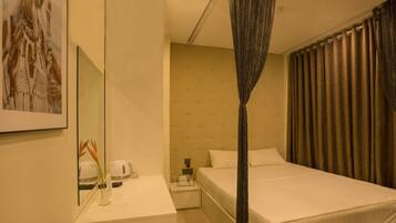 Superior Double Room | 1 bedroom, minibar, desk, soundproofing