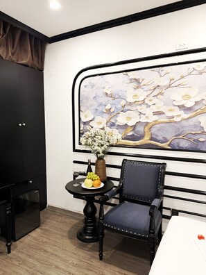 Superior Double Room | Minibar, desk, soundproofing, iron/ironing board