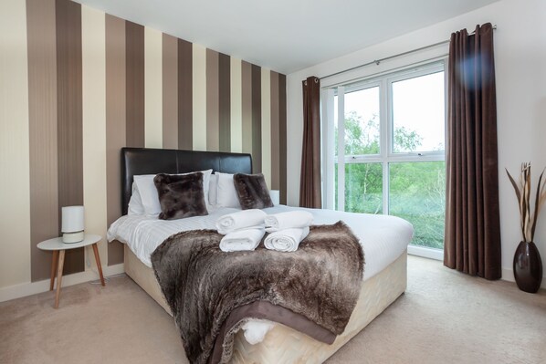 Classic-pientalo, 3 makuuhuonetta, parveke, järven rannalla | 3 makuuhuonetta, työpöytä, kannettavalle tietokoneelle sopiva työtila