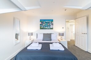 아파트 | 2 개의 침실, 고급 침구, 메모리폼 침대, 각각 다른 스타일의 인테리어