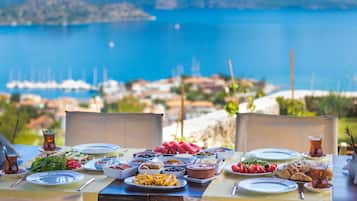 Sudah termasuk sarapan lengkap setiap hari