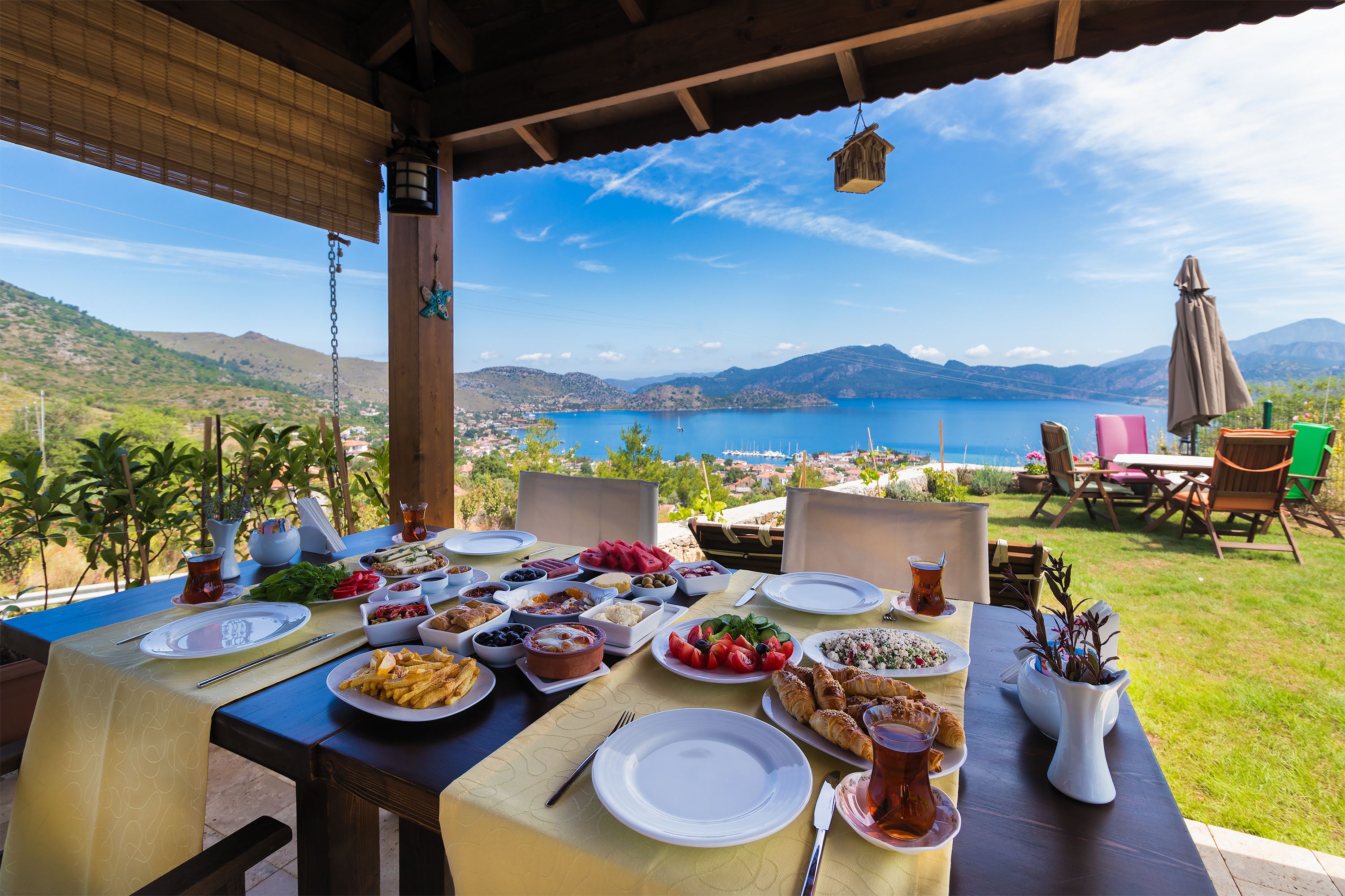 Café da manhã completo grátis todos os dias