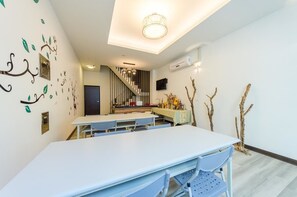 Daily full breakfast for a fee - T.T. House (Hengchun)