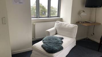 Doppia Basic | Una scrivania, lenzuola