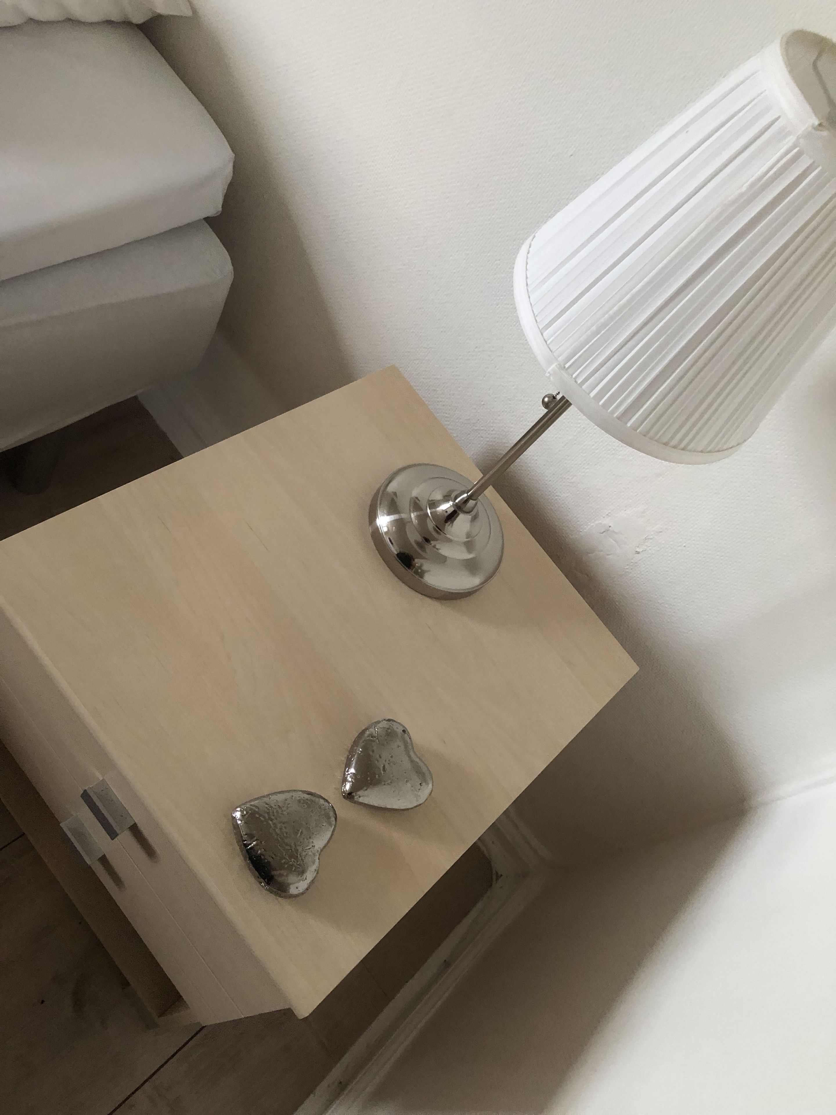 basic double room (3) | desk, bed sheets