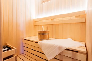Design-Lodge | 욕실 | 샤워 시설, 레인폴 샤워기, 무료 세면용품, 헤어드라이어