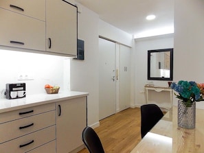 Basic-Apartment | Wohnbereich | Flachbildfernseher