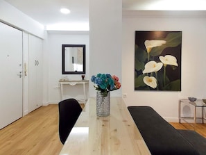 Basic-Apartment | Wohnbereich | Flachbildfernseher