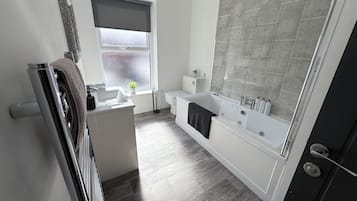 Luxury Apartment, Hot Tub (Reads Boyd) | Bathroom