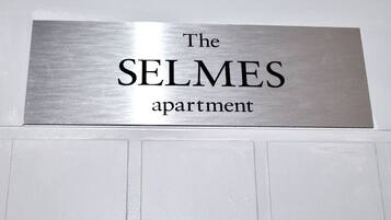 Luxury Apartment, Jetted Tub (Reads Selmes ) | Exterior