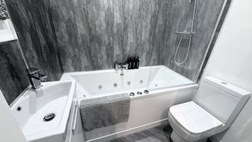 Suíte família, banheira de imersão (Bobby) | Banheiro