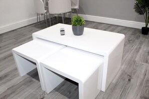 Deluxe Apartment, Jetted Tub (Reads Steeden ) | Lounge - Reads Luxury Apartments (Blackpool)