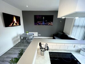Deluxe Apartment, Hot Tub (Reads Ditchburn ) | Lounge - Reads Luxury Apartments (Blackpool)