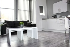 Luksushuoneisto, poreamme (Reads Selmes ) | Lounge