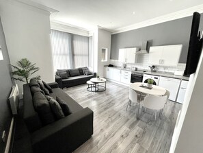 Luxury-Apartment, Whirlpool (Reads Selmes ) | Lounge