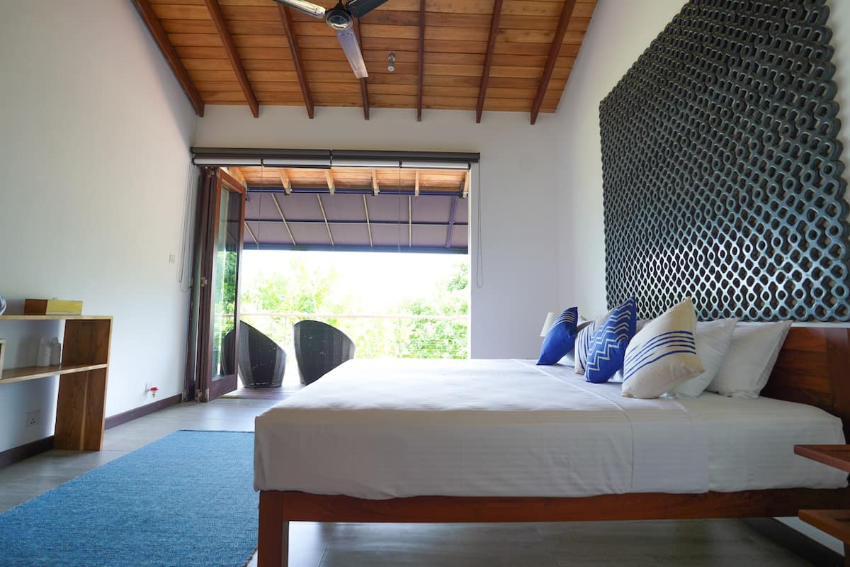 Double Room | In-room safe, blackout curtains, free WiFi, individually furnished