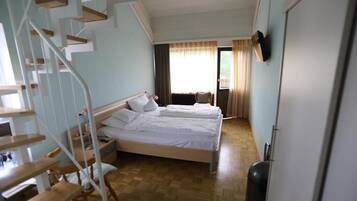 In-room safe, desk, blackout drapes, free WiFi