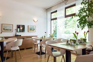 Dagelijks ontbijtbuffet (EUR 13.50 per persoon)