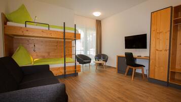 Superior-Familienzimmer | 1 Schlafzimmer, Allergikerbettwaren, Minibar, Schreibtisch