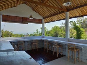 Outdoor dining - The Pande Hill Homestay (Pecatu)